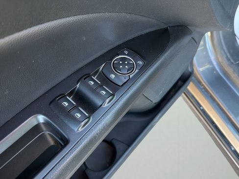 Used 2017 Ford Fusion SE w/ Fusion SE Technology Package image 24