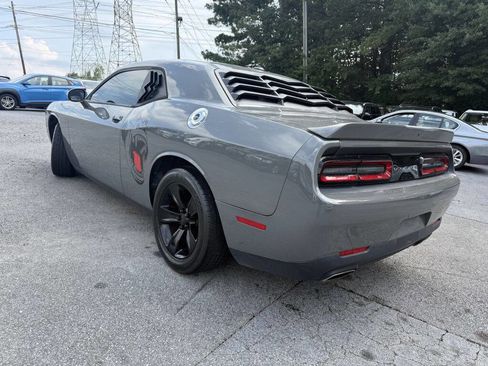 Used 2018 Dodge Challenger SXT RWD image 5