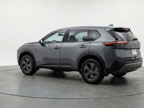 Used 2025 Nissan Rogue SV image 6
