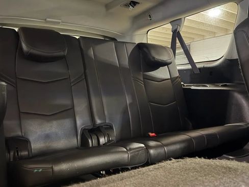 Used 2017 Cadillac Escalade ESV Luxury AWD/4WD image 14