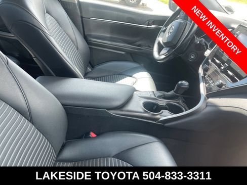 Used 2022 Toyota Camry SE FWD image 9