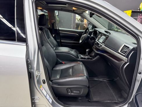 Used 2017 Toyota Highlander Limited AWD/4WD image 23