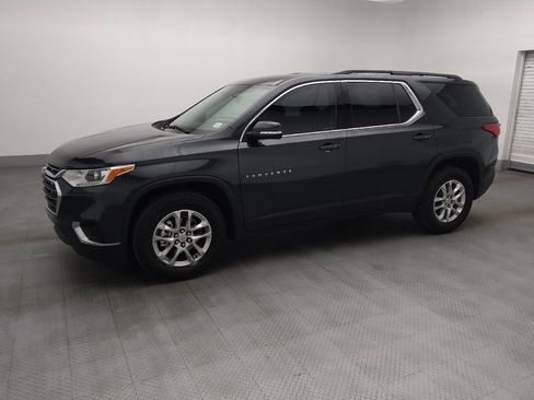 Used 2020 Chevrolet Traverse LT FWD image 2