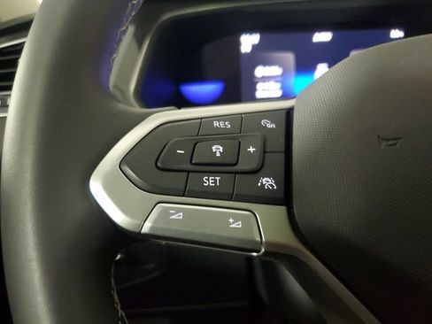 Used 2023 Volkswagen Tiguan SE w/ Panoramic Sunroof Package FWD image 23