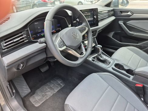 Used 2025 Volkswagen Jetta SE FWD image 7