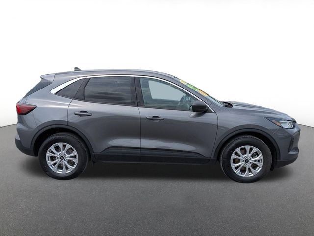 Certified 2023 Ford Escape Active AWD/4WD image 2