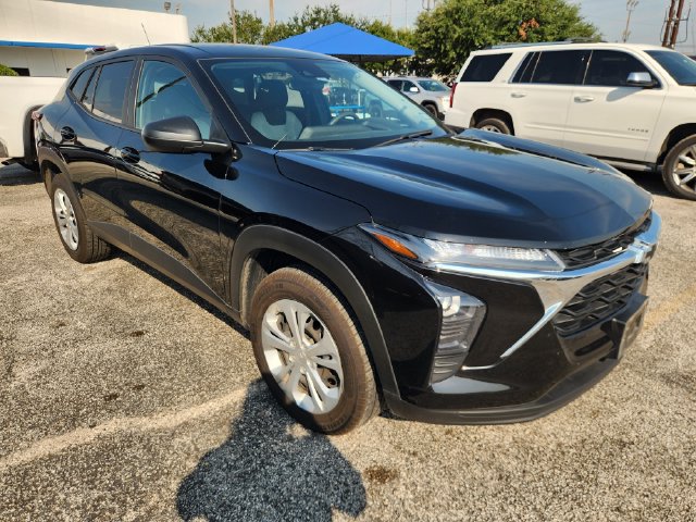 Used 2024 Chevrolet Trax LS FWD image 1