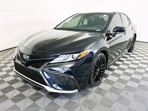 Used 2023 Toyota Camry XSE FWD image 7