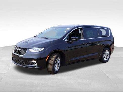 New 2025 Chrysler Pacifica Select AWD/4WD image 7
