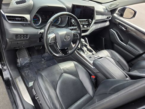 Used 2021 Toyota Highlander Platinum AWD/4WD image 17