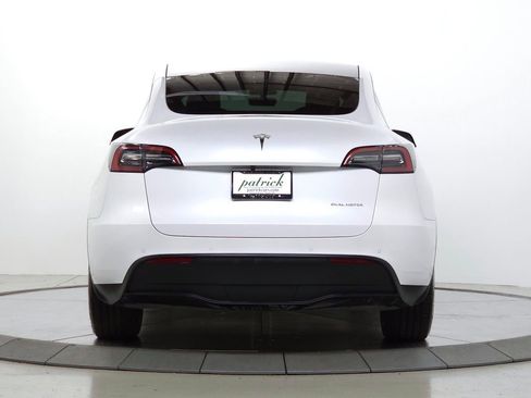 Used 2022 Tesla Model Y Long Range AWD/4WD image 8