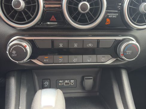 Used 2024 Nissan Sentra SV FWD image 14