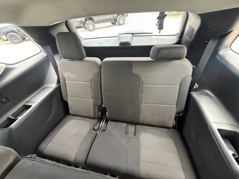Used 2021 Chevrolet Traverse LS FWD image 9