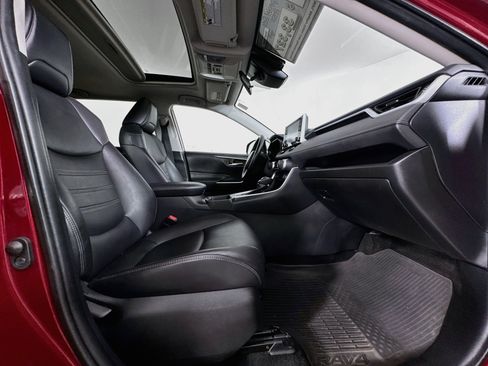 Certified 2021 Toyota RAV4 XLE Premium AWD/4WD image 30