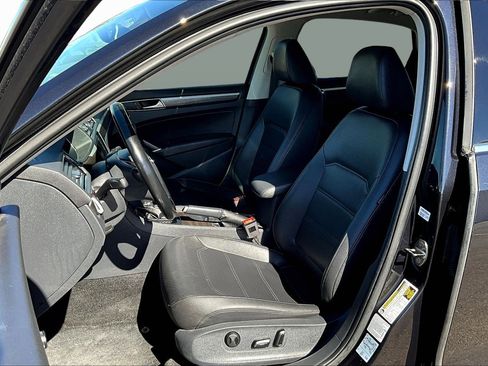 Used 2017 Volkswagen Passat 1.8T SE image 24