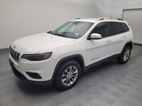 Used 2019 Jeep Cherokee Latitude Plus w/ Cold Weather Group AWD/4WD image 2