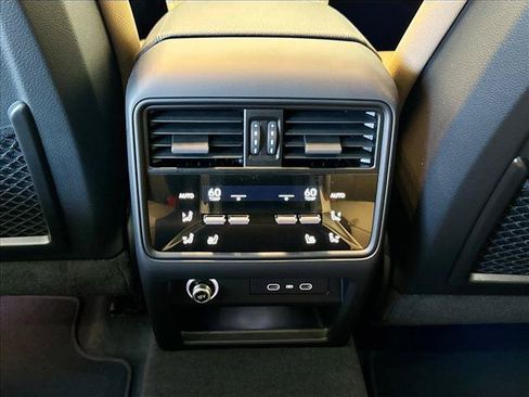 Used 2026 Porsche Cayenne AWD/4WD image 22
