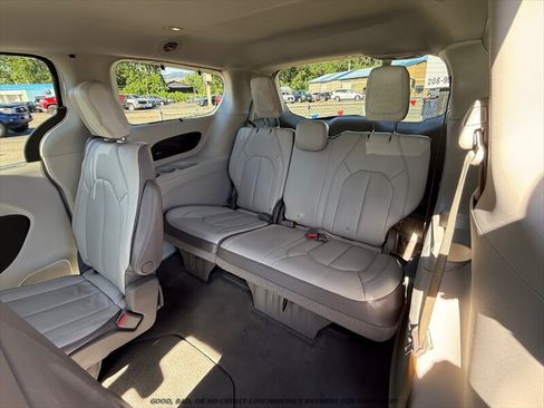 Used 2017 Chrysler Pacifica Touring-L Plus FWD image 15