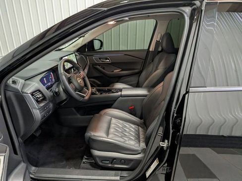 Used 2024 Nissan Rogue Platinum w/ Platinum Premium Package image 15