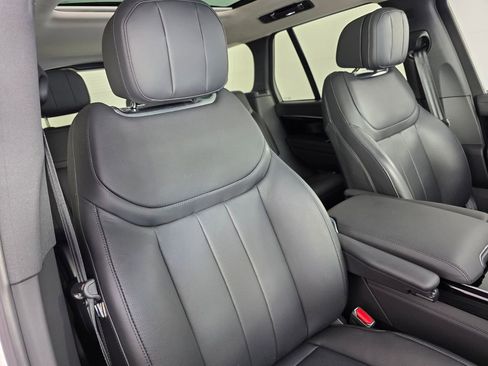 Used 2025 Land Rover Range Rover SE AWD/4WD image 29