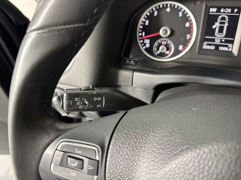 Used 2014 Volkswagen Tiguan S image 13