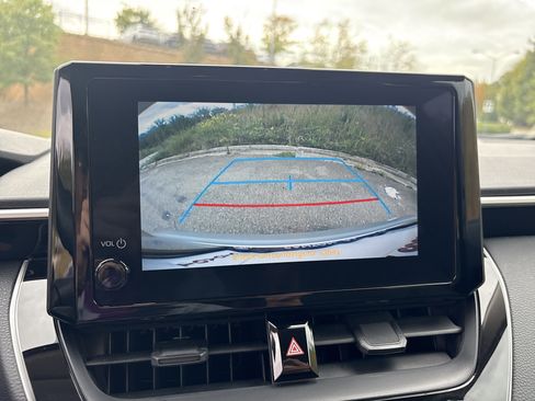 Used 2025 Toyota Corolla LE image 28