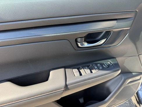 Used 2025 Honda CR-V Sport image 14