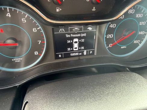 Used 2018 Chevrolet Cruze LT w/ Convenience Package FWD image 15