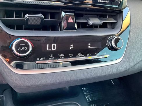 Used 2021 Toyota Corolla LE image 31