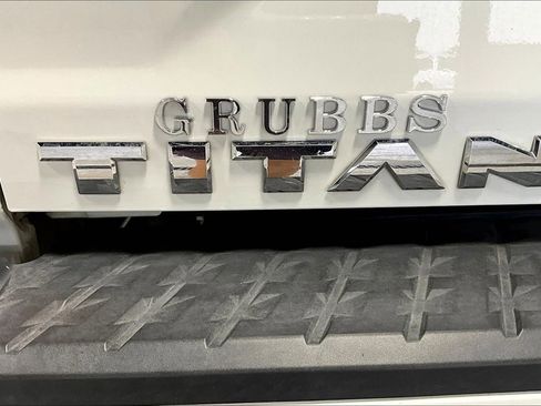 Used 2023 Nissan Titan SV image 40