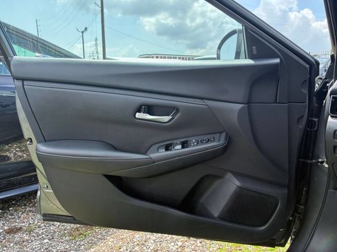 Used 2025 Nissan Sentra SV FWD image 15