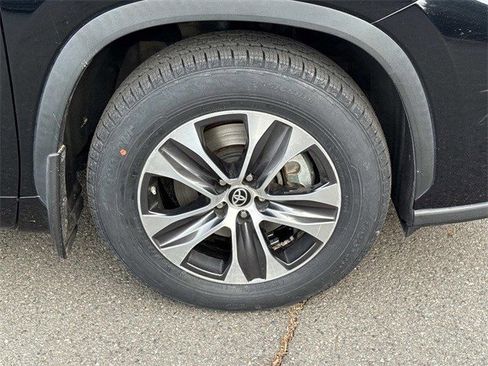 Used 2021 Toyota Highlander XLE image 7