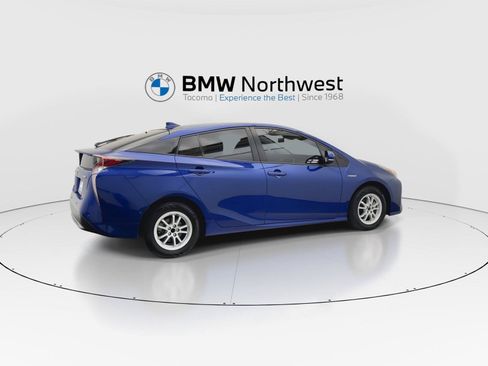 Used 2018 Toyota Prius Two w/ Prius Two Safety Plus Package FWD image 4