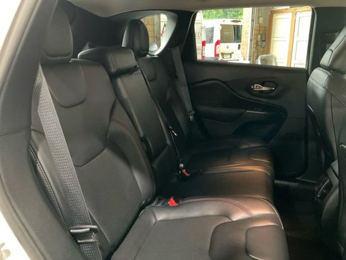 Used 2020 Jeep Cherokee Trailhawk w/ Cold Weather Group AWD/4WD image 19