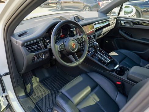 Used 2025 Porsche Macan AWD/4WD image 19