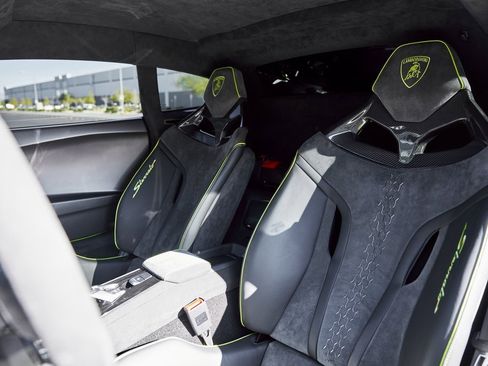 Used 2024 Lamborghini Huracan Sterrato image 49