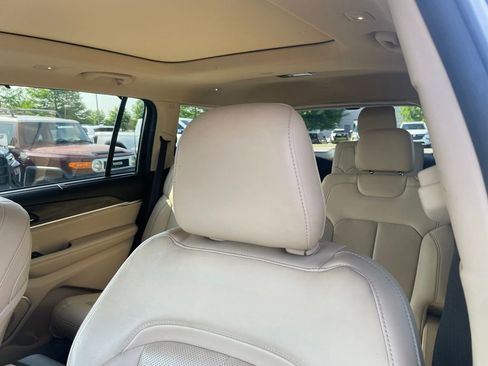 Used 2021 Jeep Grand Cherokee L Limited w/ Luxury Tech Group II AWD/4WD image 20