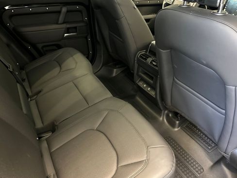 Used 2025 Land Rover Defender 110 S image 30