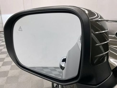 Used 2025 Kia Telluride S FWD image 39