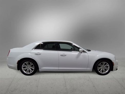 Used 2016 Chrysler 300 Touring w/ Limited Group image 9
