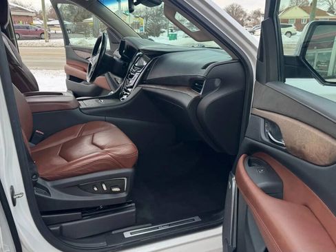 Used 2016 Cadillac Escalade ESV Premium image 15