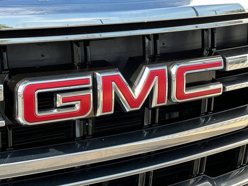 Used 2024 GMC Yukon XL SLT AWD/4WD image 41