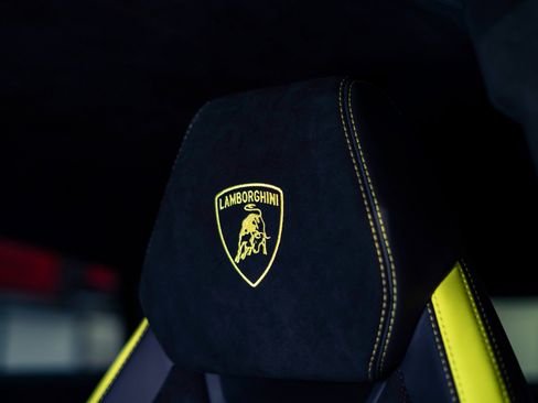 Used 2023 Lamborghini Urus Performante AWD/4WD image 40