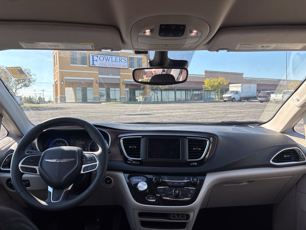 Used 2024 Chrysler Voyager LX FWD image 13