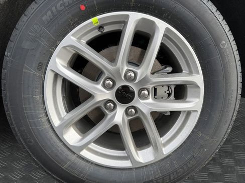 New 2025 Jeep Grand Cherokee Laredo X w/ Luxury Tech Group I image 20