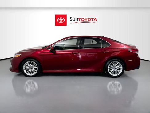 Used 2019 Toyota Camry XLE image 5