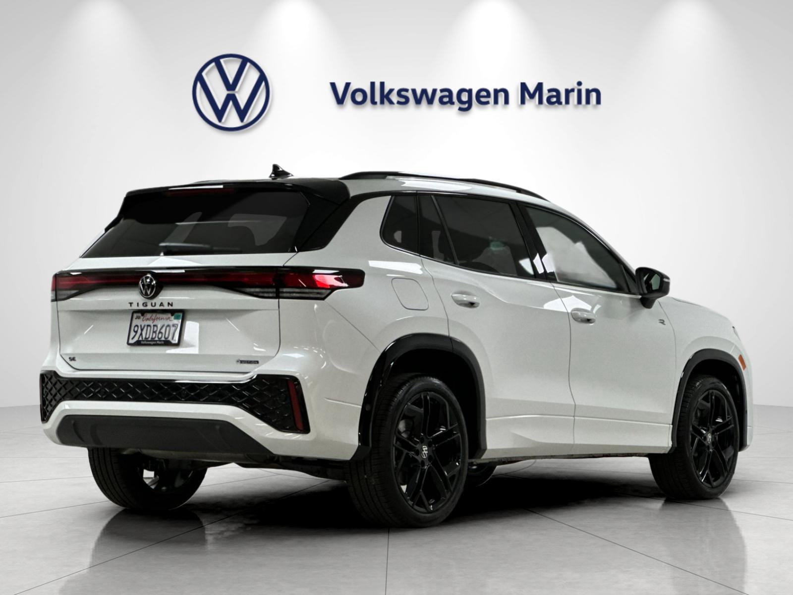 Used 2026 Volkswagen Tiguan SE R-Line AWD/4WD image 5