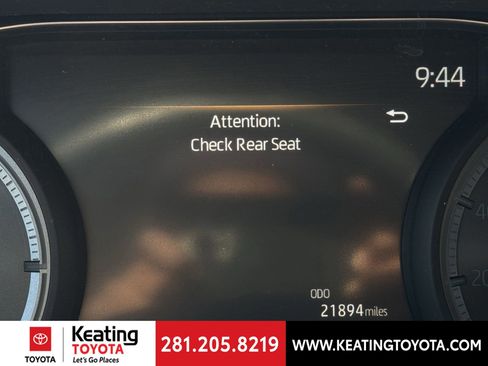 Used 2024 Toyota Venza LE image 12