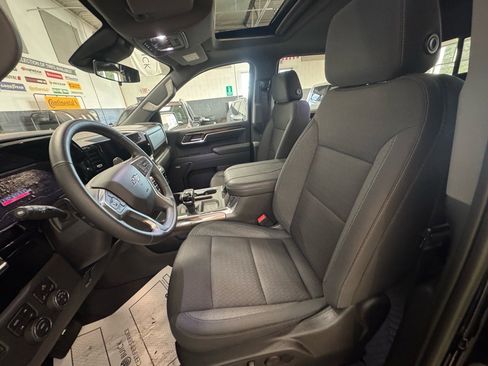 Used 2024 Chevrolet Silverado 1500 LT Trail Boss w/ Convenience Package II image 18