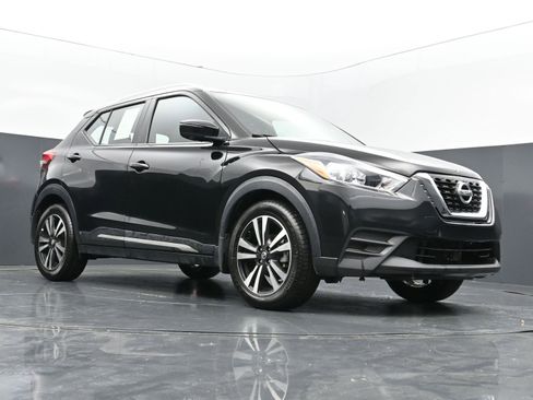 Used 2020 Nissan Kicks SR w/ SR Premium Package FWD image 39
